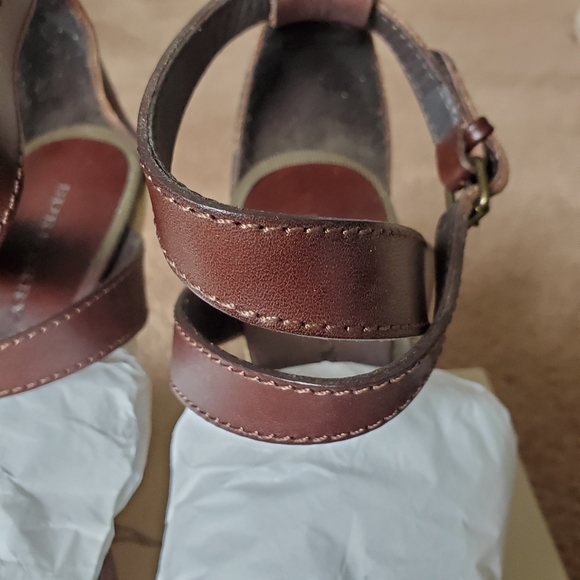 Like new Authentic Burberry Espadrille - Picture 10 of 13